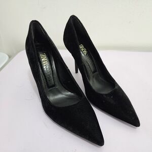 Zara Black Velvet Pointy Toe High Heel Stiletto Size 39 Gothic Holiday Court